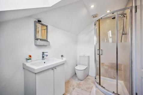 Bedroom Four en-suite.jpg