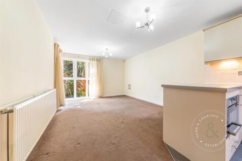 Clive-Hall-Court-06.jpg