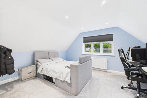 CAM01984G0-PR0530-STILL013