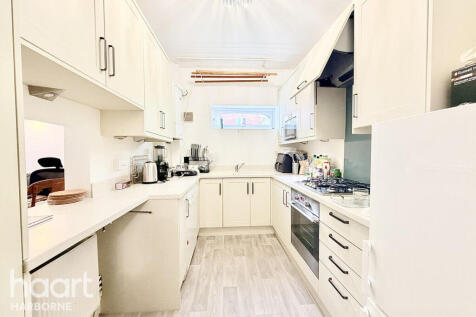 Set within the highly desirable Yewdale development, B17 0BP, this well presented two-bedroom, two-bathroom ground floor apartment offers spacious, well-planned accommodation in one of Harborne’s most