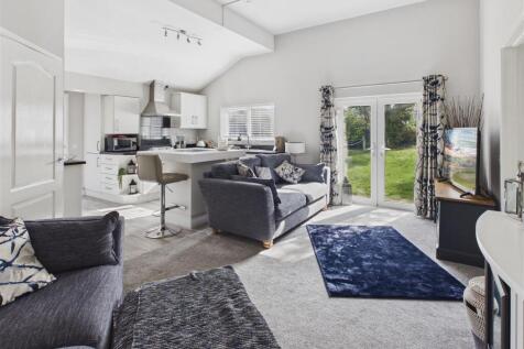 Open Plan Living / Kitchen