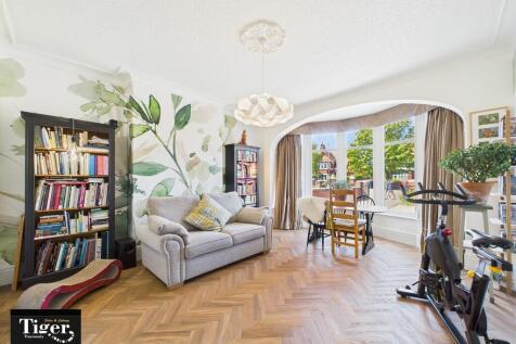 CAM02176G0-PR0579...