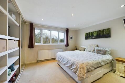 CAM02313G0-PR0064-STILL022