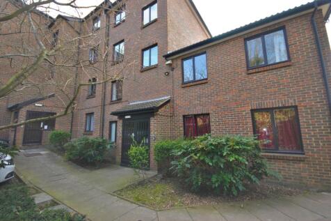 *Available With No Deposit Option* Immaculately presented two bedroom apartment situated perfectly for Lee station. Energy Efficiency Rating D.