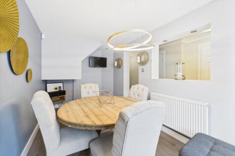 CAM03729G0-PR0079-STILL008