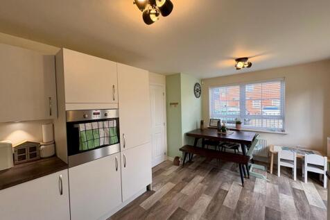 35 Parkstone Kitchen 2.jpg