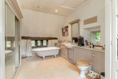 Master Bedroom Ensuite - A.jpg