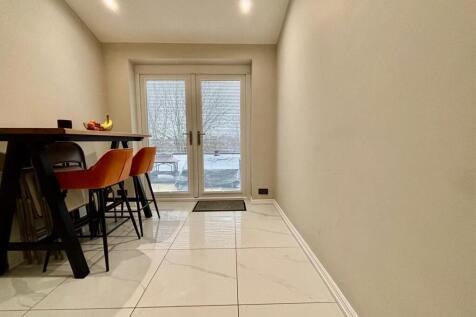 Dining Room: