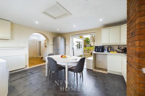 Kitchen/ Dining Room