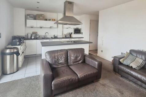 DEPOSIT FREE OPTION AVAILABLE | ONE DOUBLE BEDROOM IN A SHARED FLAT AVAILABLE | AVAILABLE NOW | FULLY FURNISHED | BALCONY | Melia House is located in the popular Green Quarter which is close to Victor