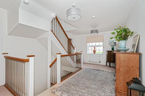 5 Sycamore Close -8.jpg