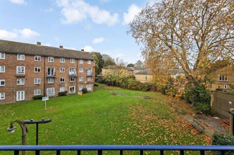 flat 11 livingstone court (10).jpg