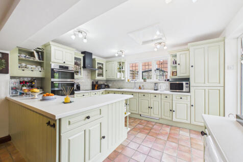 CAM01984G0-PR0564-STILL007