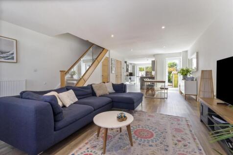 66 Broadwater Street East-005.JPG