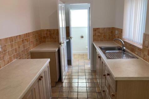 Kitchen 2.jpg