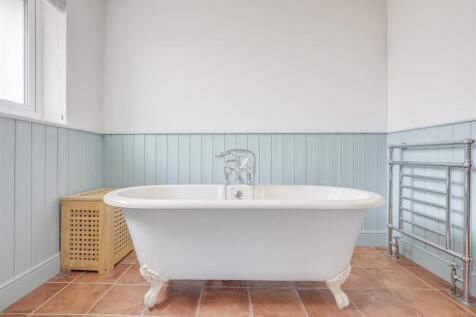 38 Wycombe Road, HP15 6RY-7.jpg