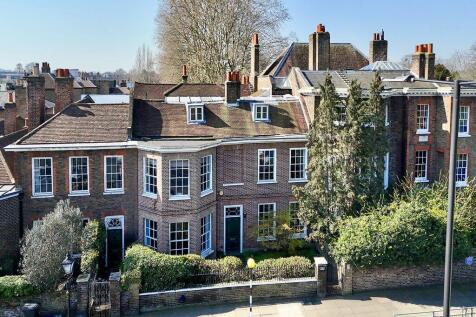 The Green, Hampton Court Road, East M...