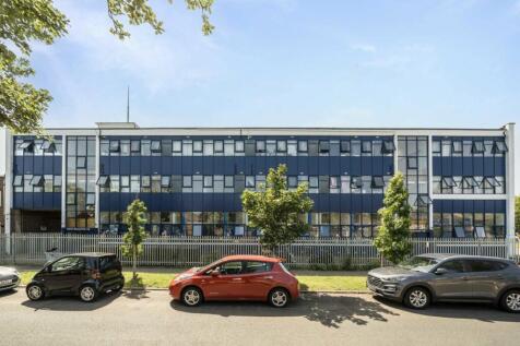 A bright double bedroom flat with open plan kitchen.