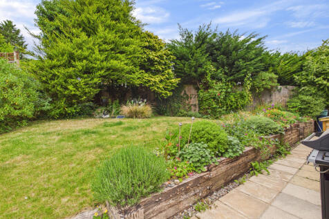 CAM01354G0-PR0516-STILL011