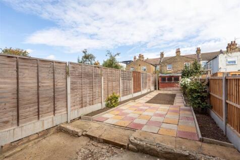 Dawlish Road, E10