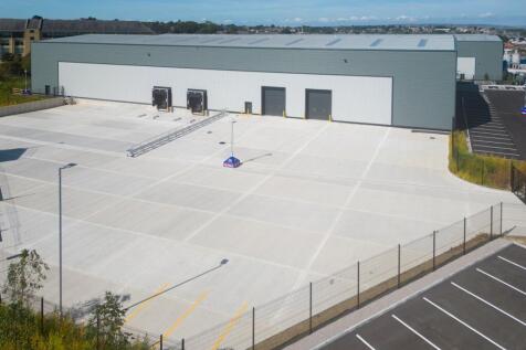 Distribution Warehouse to rent in bradford
