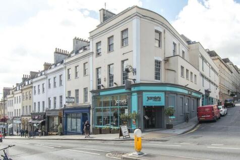 Berkeley Estates & Management are pleased to bring to the market this one bedroom fully furnished apartment. The apartment offers panoramic views offered from the lounge/kitchen out to Bristol's stunn