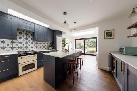 Gaywood Road, E17