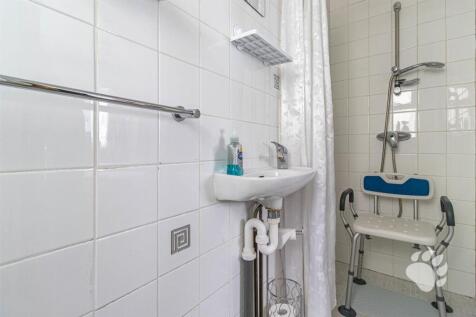 Ground Floor En Suite