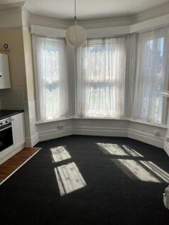 Flat in SO15 5BJ