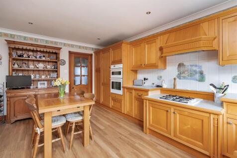 Kitchen/Breakfast Area