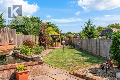 The Warren, Worcester Park - KT4 7DL