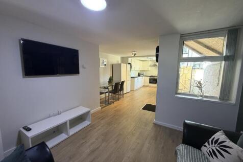 £125.00 PPPW - AVAILABLE FOR THE 26/27 ACADEMIC YEAR - ONE ROOM TO RENT IN A MODERN 6 BED PROPERTY LOCATED IN THE POPULAR AREA KENSINGTON FIELDS