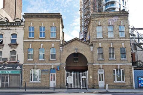 LONG LET. A stylish 1 bedroom flat on the second floor of a secure development, boasting a spacious reception room with dining space as well as a double bedroom and an excellent location.