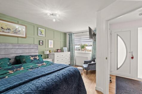 4 bed, 2 bath Detached Bungalow in Cardiff - Photo 13