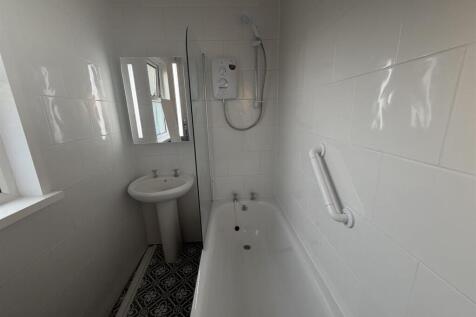Upstairs Bathroom.jpeg