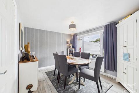 CAM01995G0-PR0354-STILL006