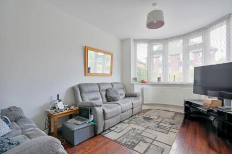 LIVING ROOM/DINER AND KITCHEN