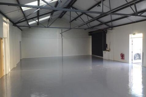 Light Industrial to rent in elland