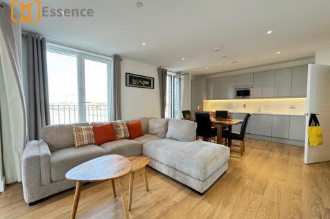 Live in luxury at East Timber Yard, featuring a spacious three-bedroom, two-bathroom apartment with a private balcony. Residents enjoy 24-hour concierge, exclusive cinema room, and a fully equipped re