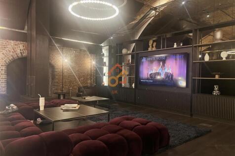 Let UK Home are excited to offer this stunning two bedroom apartment in Viadux development in Manchester. This property comprises a large bright open plan kitchen and living room, two double bedrooms
