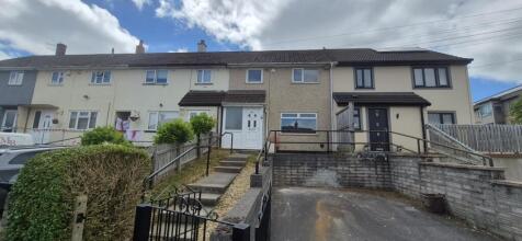 3 bed, 2 rec family/couples home, newly upgraded to include newly installed kitchen and shower room, gas CH, d. Glazing and off street parking. Close to shops and ideal for anyone needing easy access