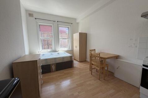 Rent-A-Home is delighted to present this recently refurbished studio flat located on vibrant Homerton High Street.