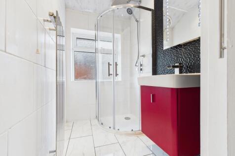 CAM03729G0-PR0172-STILL001