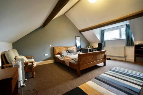4 Bedroom House in LL57 2ER
