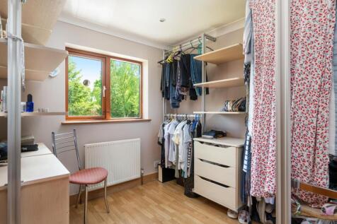 Bedroom 5 / further dressing room