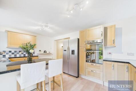 Kitchen / Breakfast Area