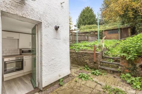 64 Temple End, HP13 5DS-11.jpg