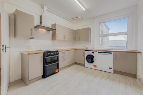 4 bedroom Maisonette for rent