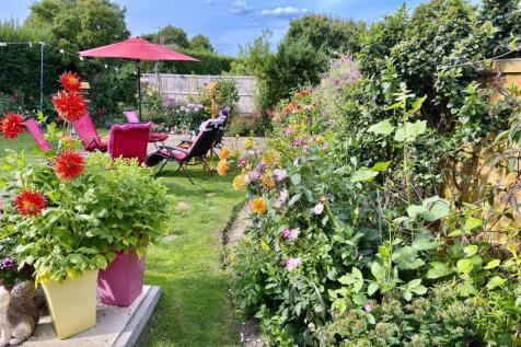 GARDEN SIDE VIEW.jpg