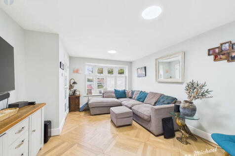 CAM03218G0-PR0806-STILL017-thumbnail-h750-70